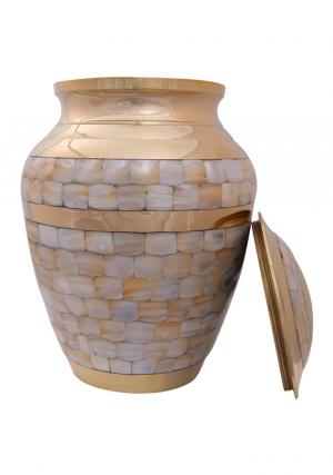 Adult urns for ashes