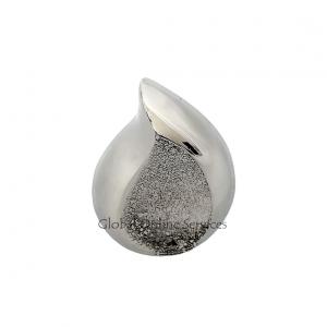 Keepsake urns for ashes