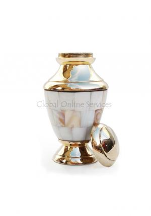 Keepsake urns for ashes