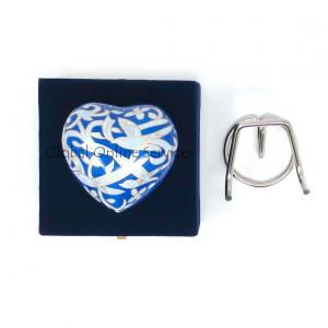 Keepsake urns for ashes
