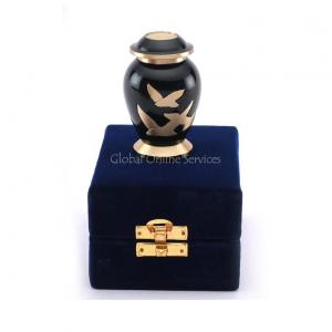 Keepsake urns for ashes
