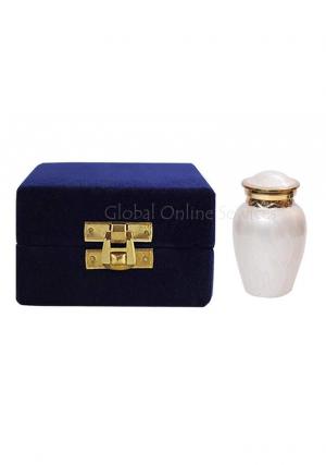 Keepsake urns for ashes